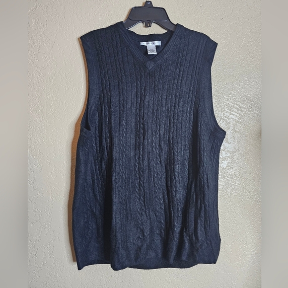 Geoffrey Beene Other - GEOFFREY BEENE Men's Sweater‎ Black Vneck Size M